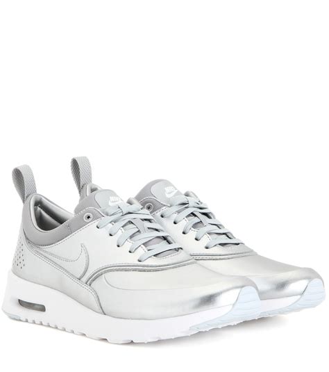 nike sneakers zilver